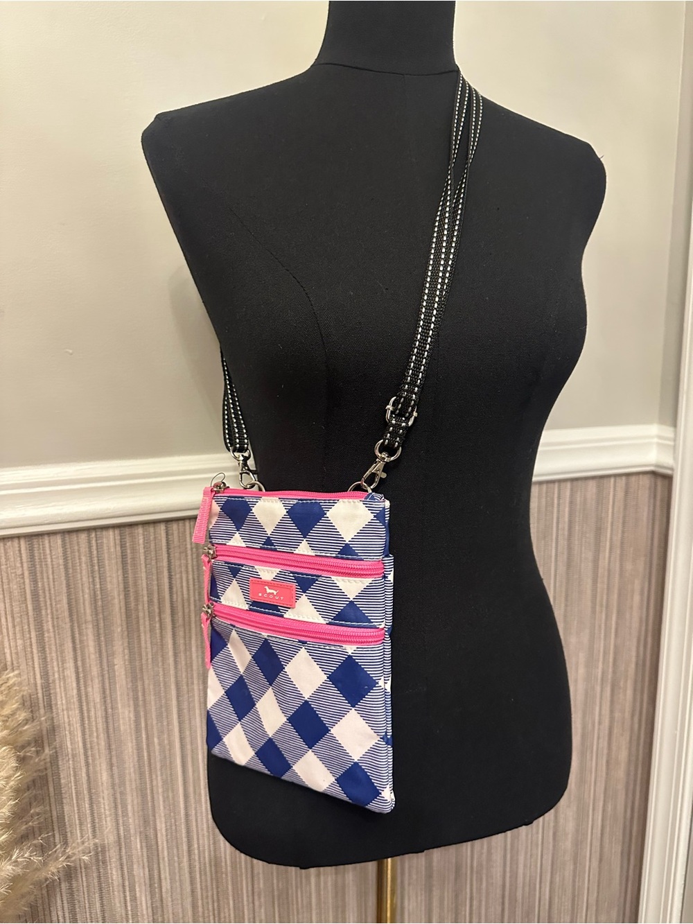 SCOUT Crossbody Bag Navy White Pink Geometric Phone Purse NWOT